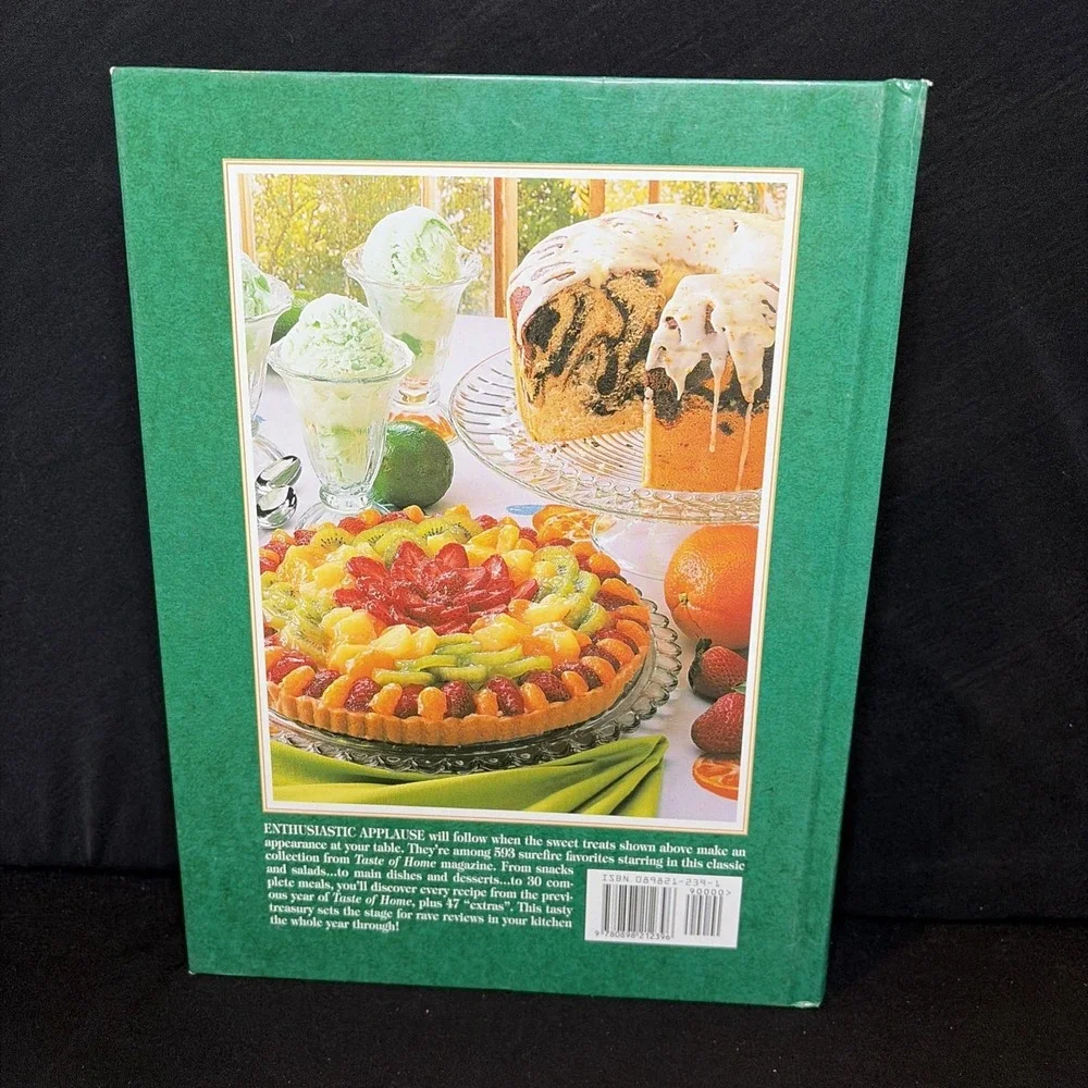 Lot of 4 TASTE OF HOME‎ ANNUAL RECIPES Cookbooks - 1997, 1998, 1999, And 2000
